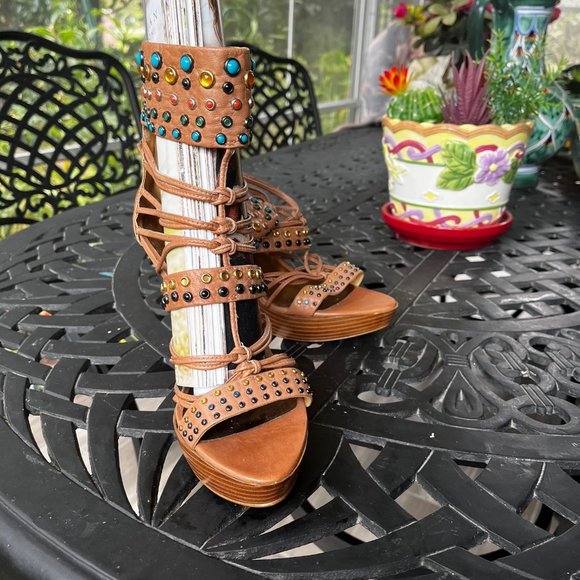 Nine West studed sandals US 7 (run large more like 8 ) - Picture 2 of 15